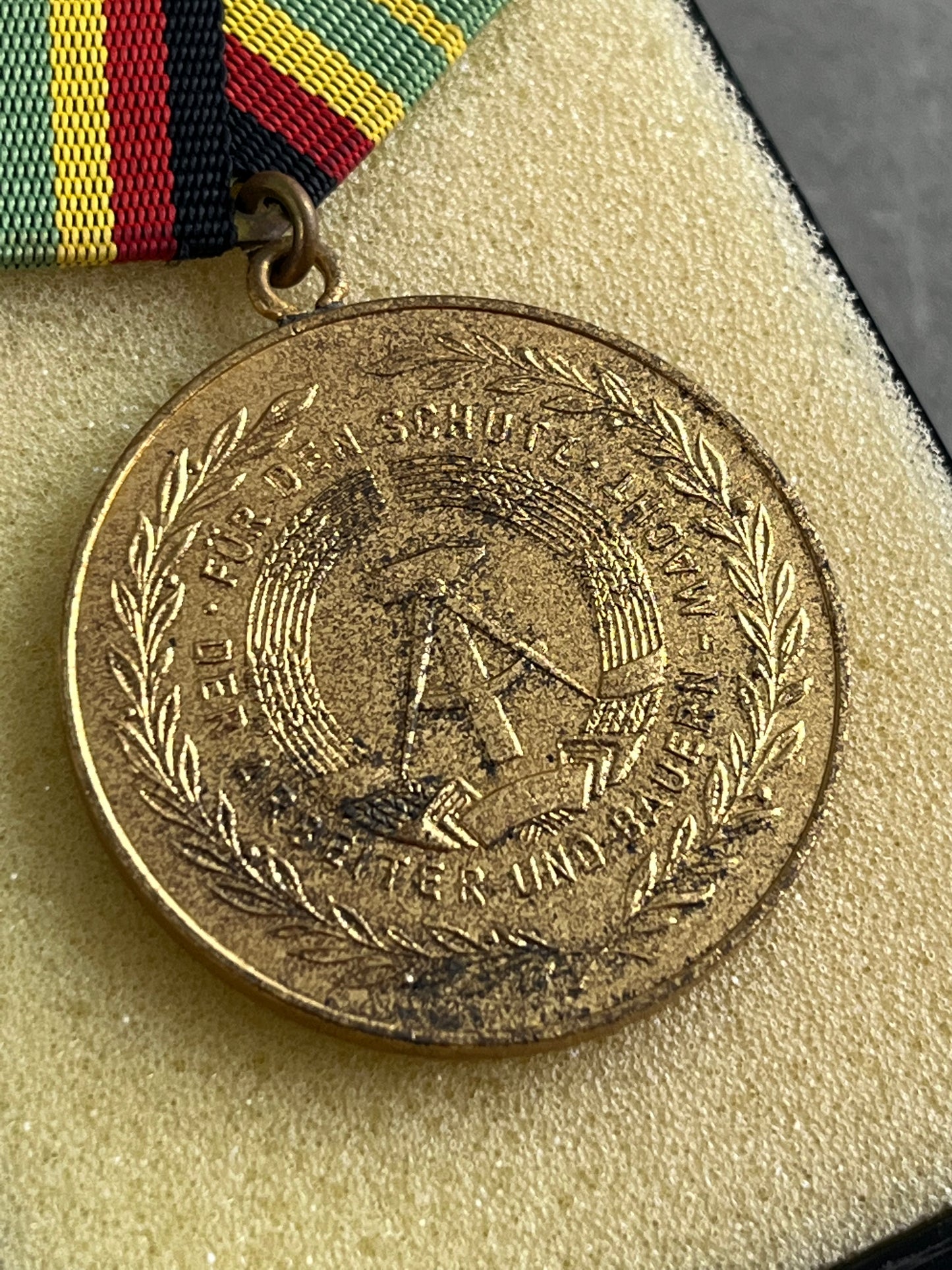 Østtysk DDR Medalje. I æske. Original.