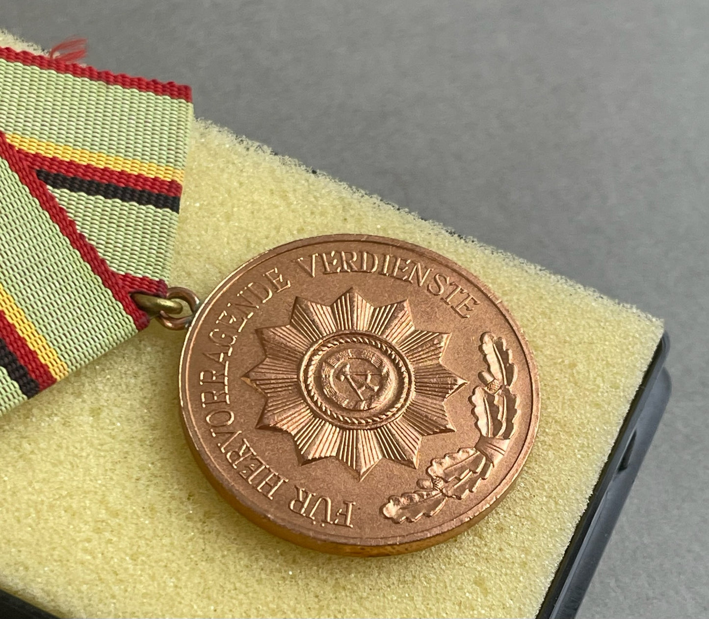 Østtysk DDR Medalje i Æske. Original.