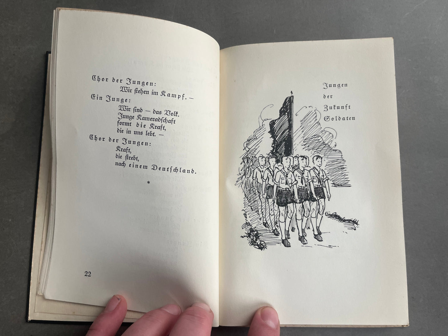 WW2 Tysk HJ Bog. Med Hilsen/Dedikation. Mange gode illustrationer. Original.