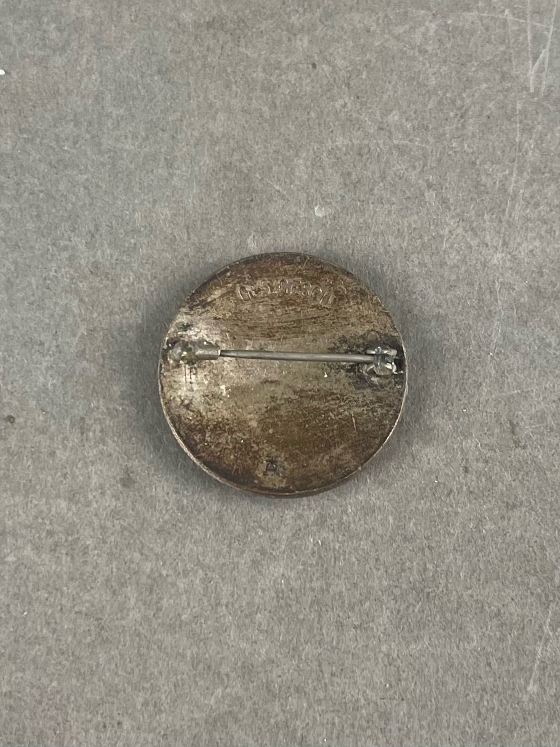 WW2 Tysk DRK (Deutsches Rotes Kreuz) "Helferin" Broche. Original.