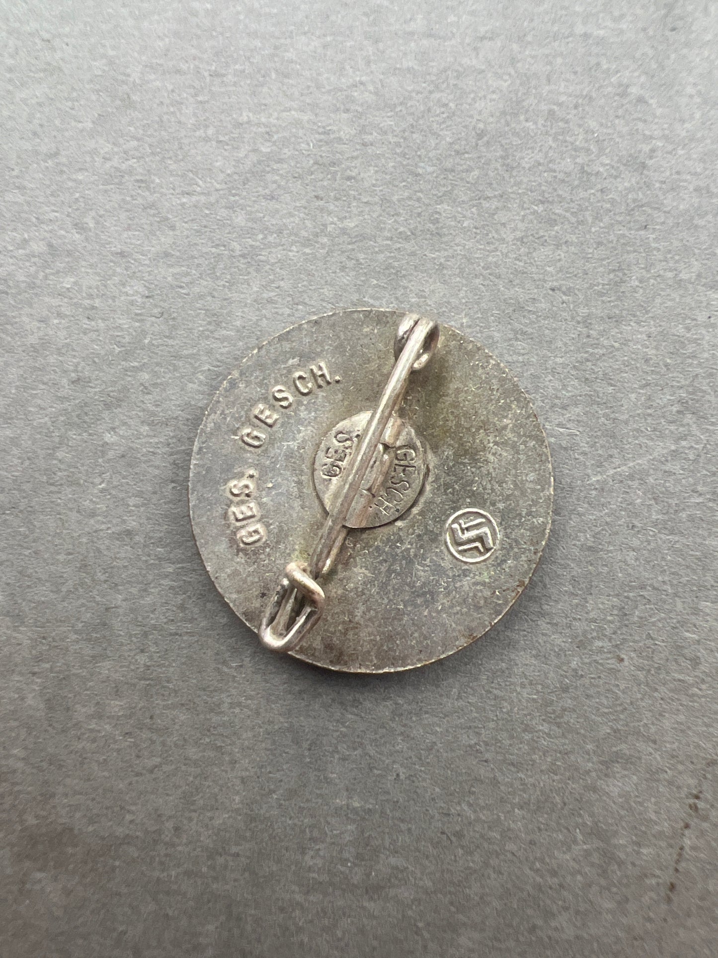 WW2 Tysk R.D.K (Reichsbund der Kinderreichen) Medlemsmærke. Original.