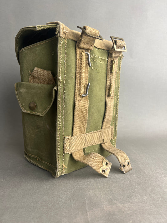 Dansk Militær Taske til Bælte/Rygsæk. Original.