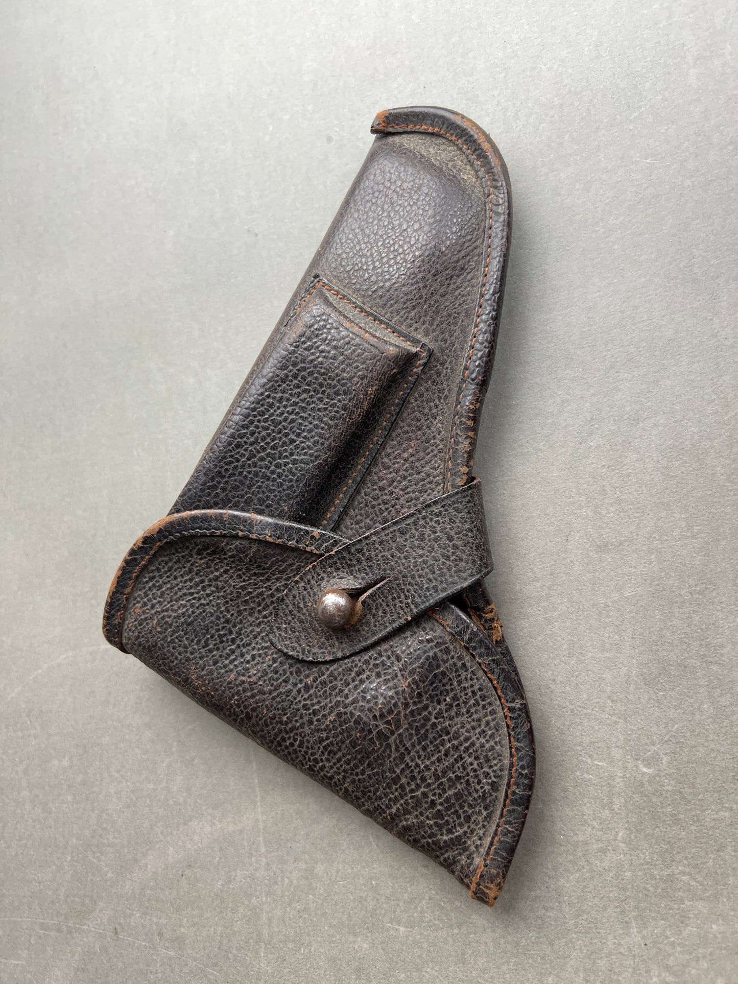 WW2 Tysk Senkrigs 7,65 Pistolhylster i Svineskind. Original.