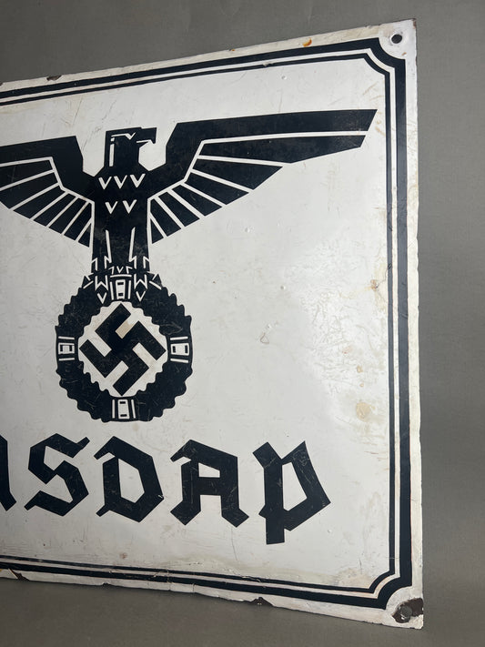 WW2 Tysk Stort NSDAP Emalje Skilt. Stemplet med fremstiller og 1934. Sjælden! Original.