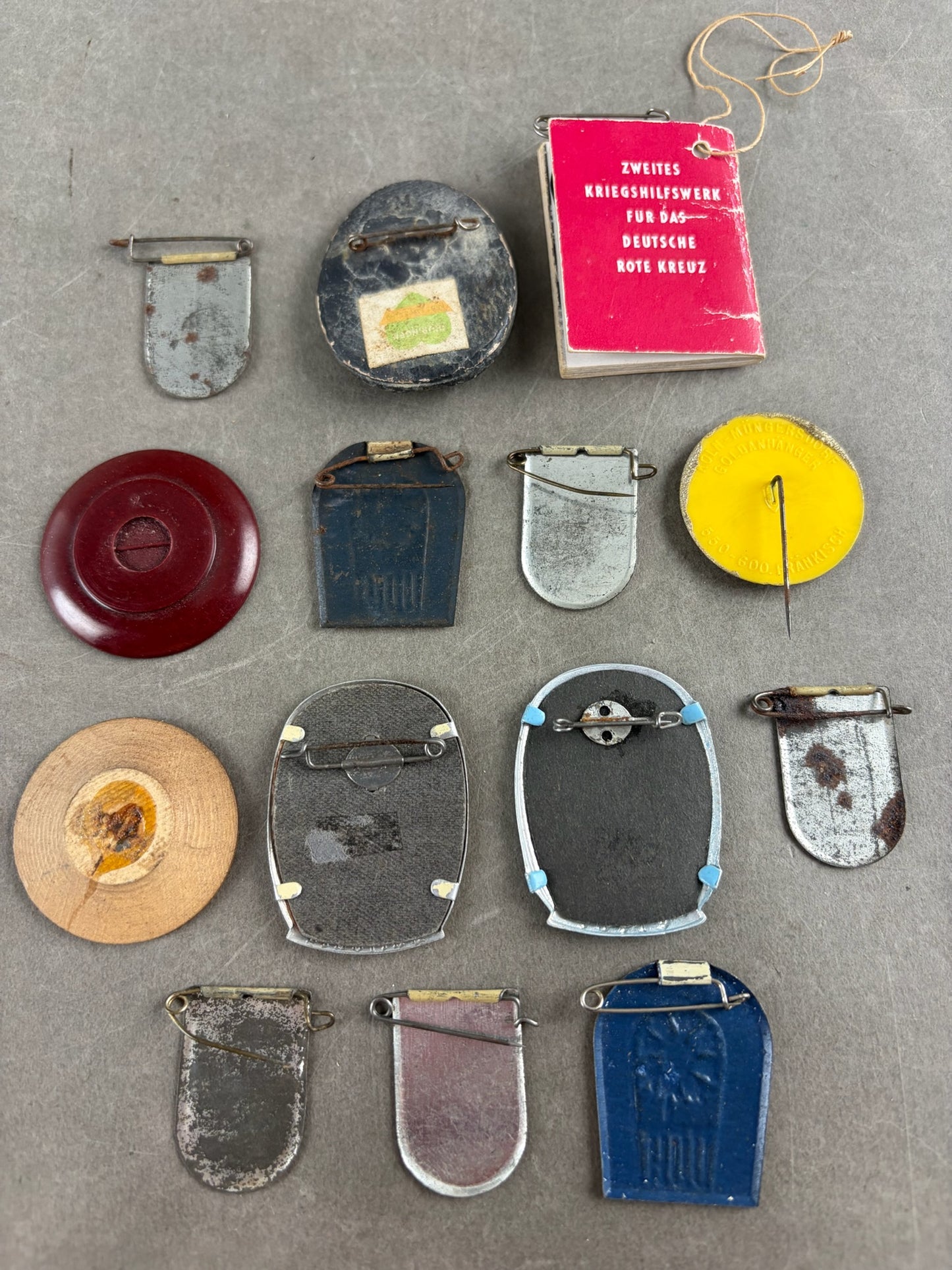 WW2 Tysk Blandet WHW Lot. Original.