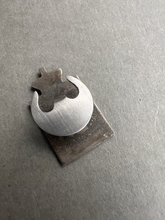 WW2 Dansk Georg Jensen Kongemærke i ægte sølv. Original.