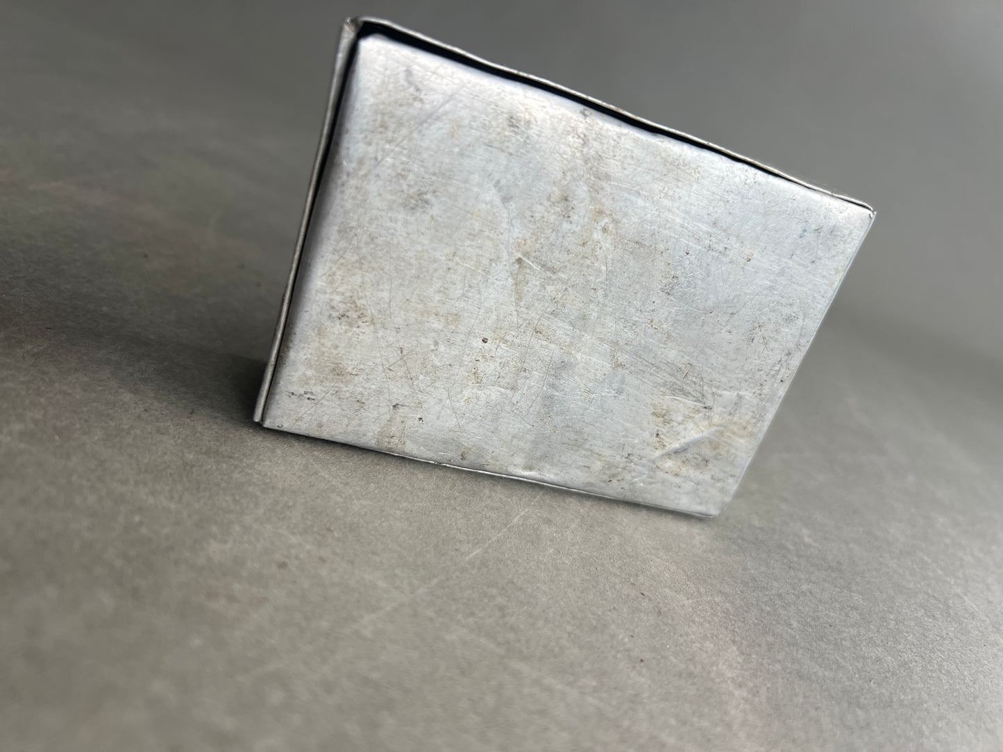 WW2 Tysk Krigsfangenskab æske. Lavet i zink. Original.