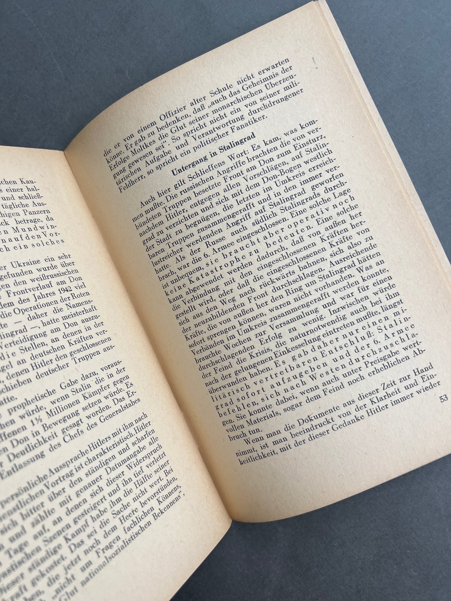 Bog "Hitler als Feldherr" af Franz Halder fra 1949. Franz Halder var chef for den tyske hær fra 1938 til 1942.