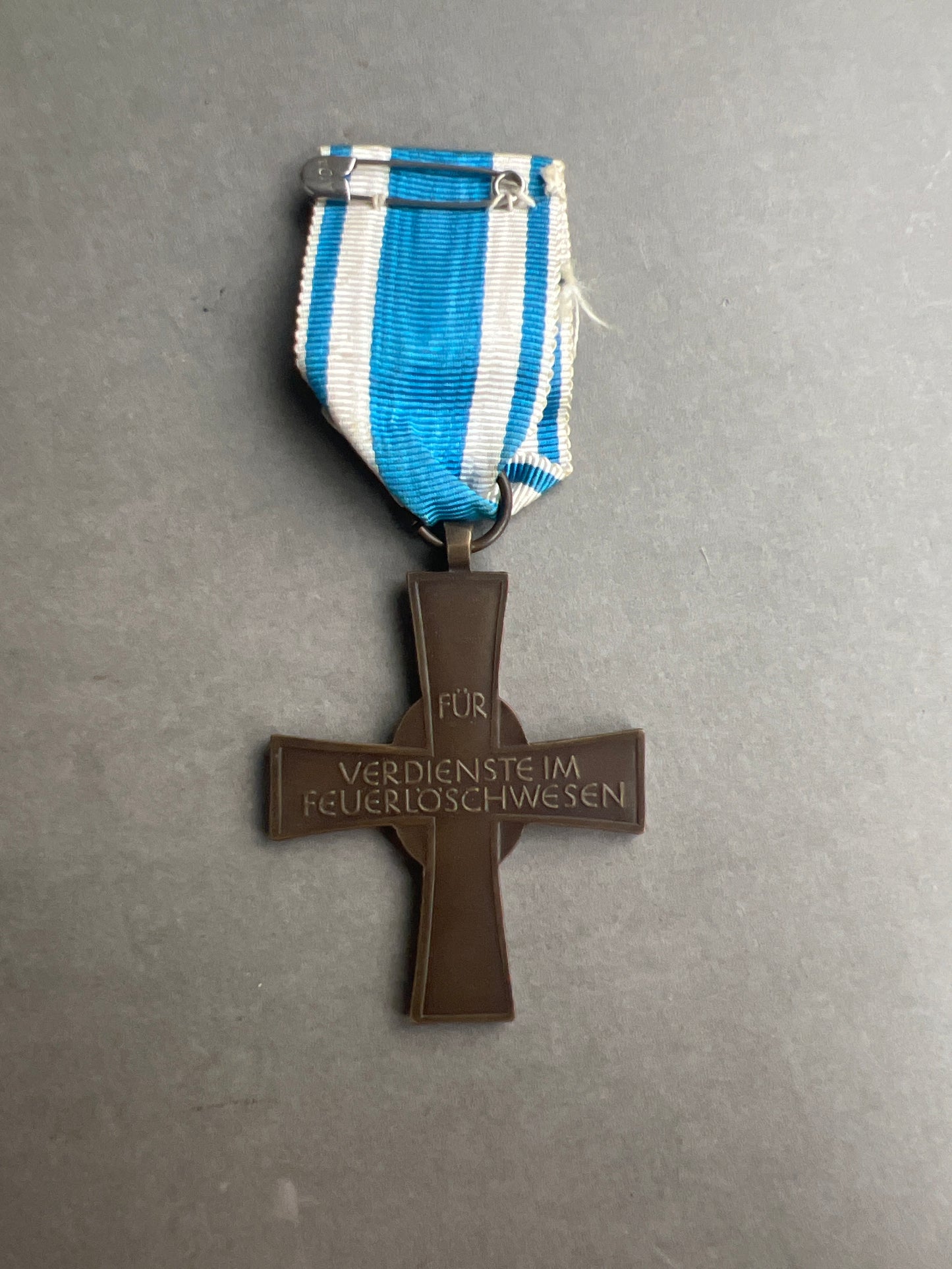Vesttysk Bayersk "Bayerisches Feuerwehr-Ehrenkreuz" i Bronze Medalje. Original.