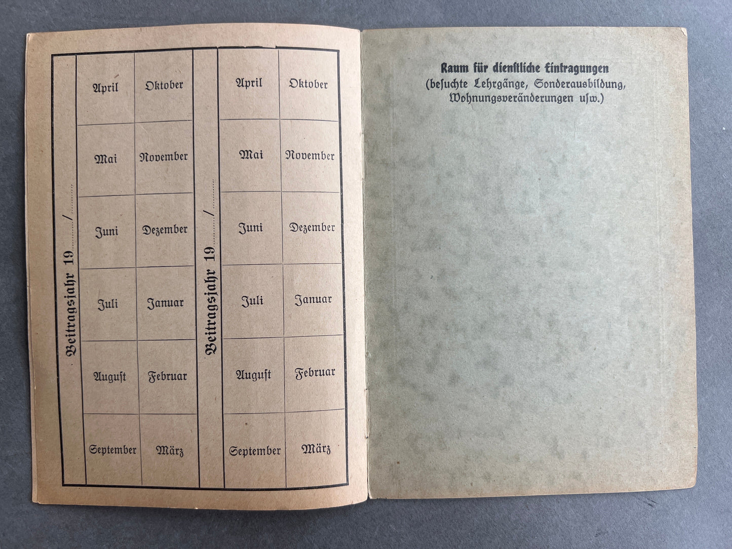 WW2 Tysk Reichsluftschutzbund Medlemsbog. Original.