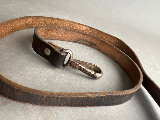 WW2 Tysk HJ Skrårem. Brunt læder. Original.