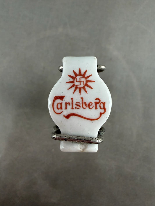 WW2 Dansk Carlsberg Flaske med Solhjul og etikette. Original.