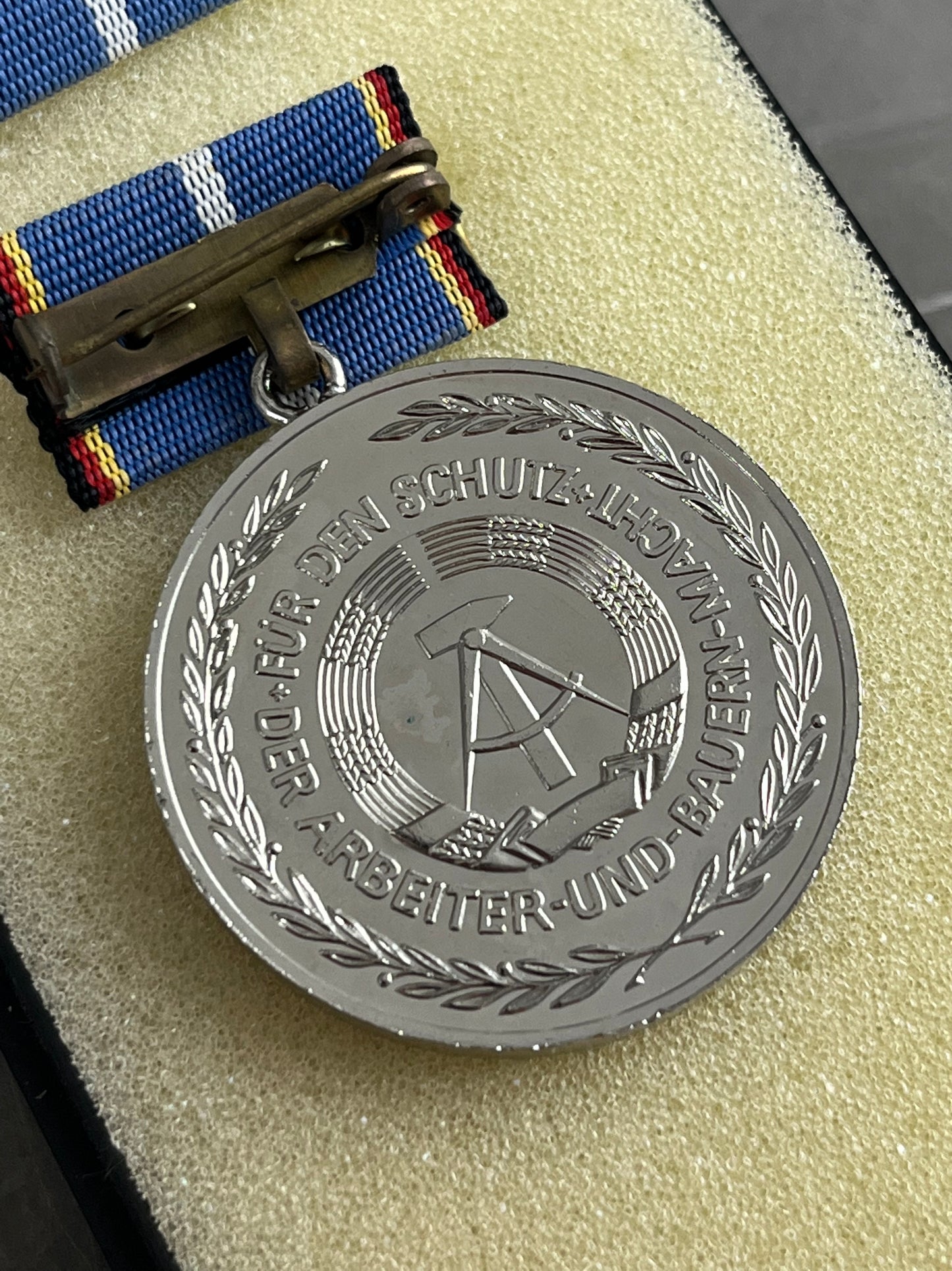 Østtysk DDR Medalje. I æske. Original.