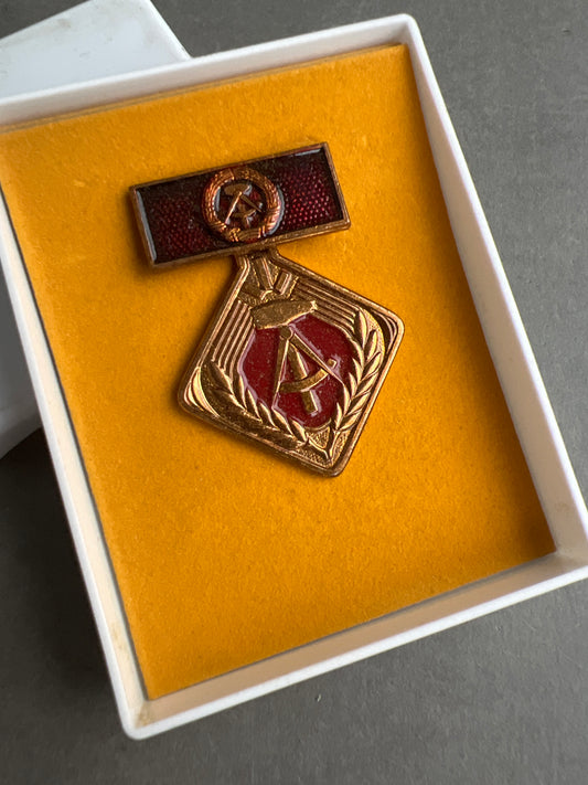 Østtysk DDR Medalje i æske. Original.
