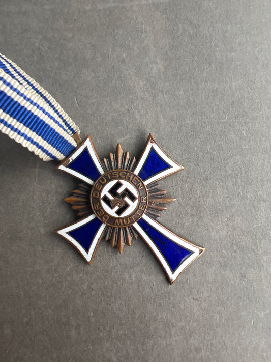 WW2 Tysk Mutterkreuz i Bronze. Original.