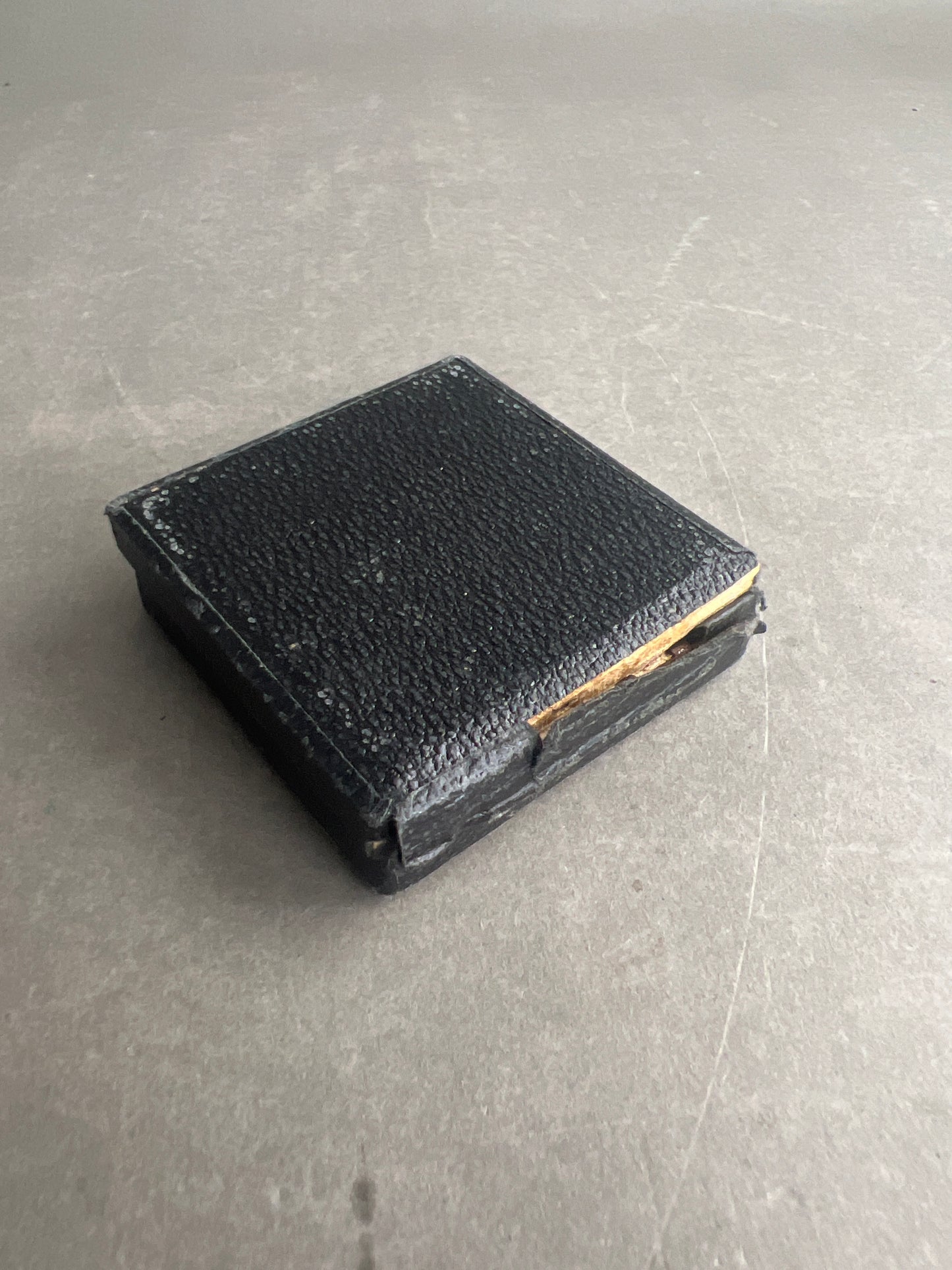 WW2 Tysk Kriegsverdienstkreuz 1. Klasse i Æske. Fremstiller L/11. Original.