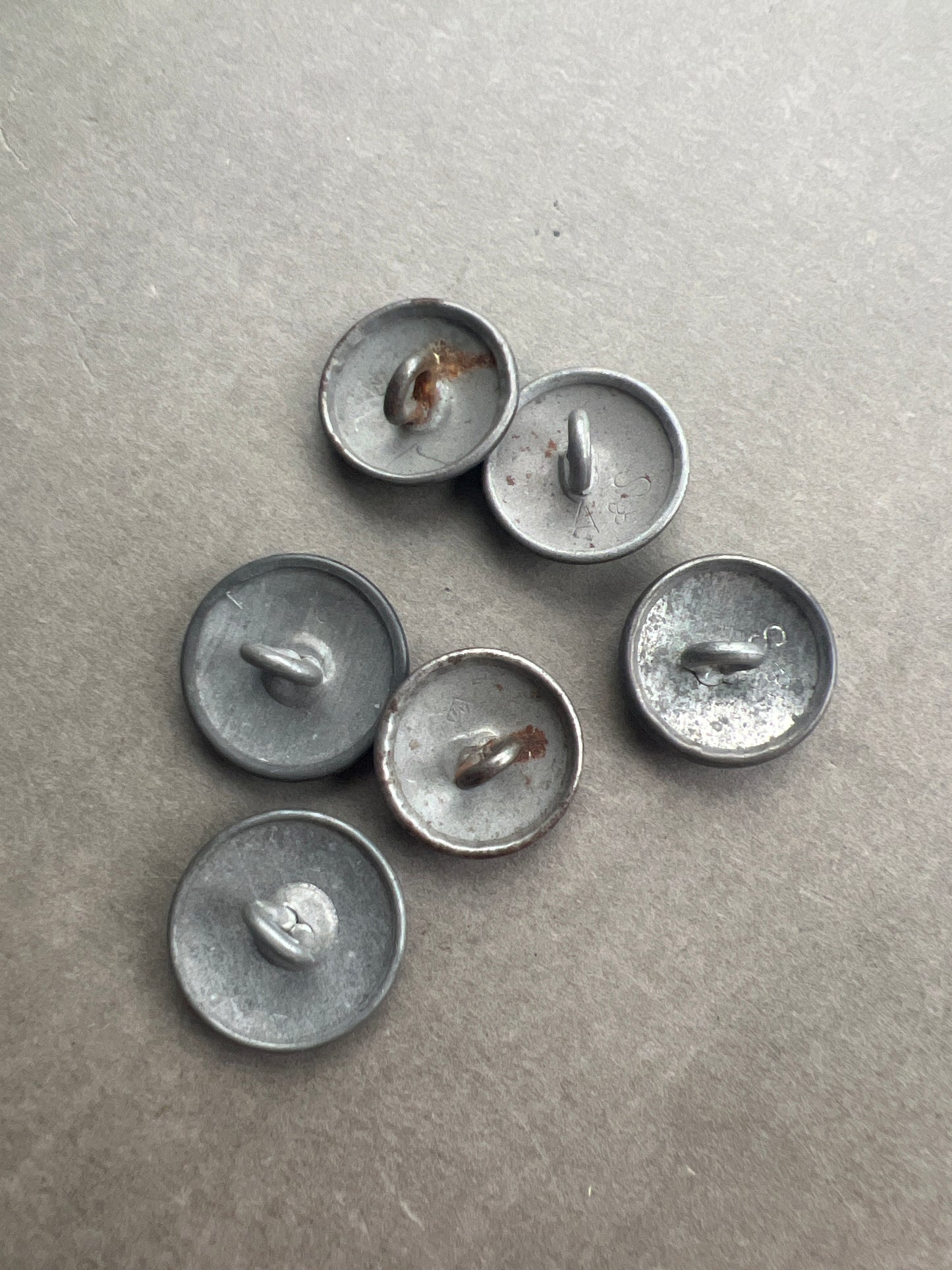 WW2 Tysk Uniformsknapper til kampjakken. 6 stk. Original.