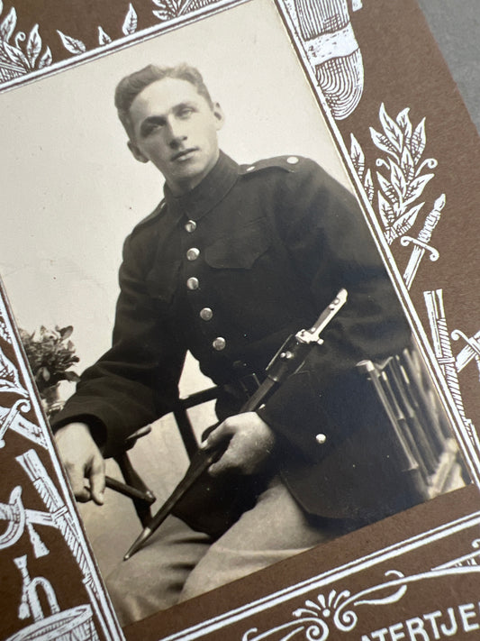 Ældre Dansk Militær/Soldater Foto. Med Gevær M1889 Bajonet. Original.