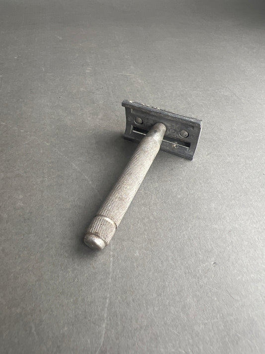 WW2 Tysk Heer Barberskraber i Zink. Original.