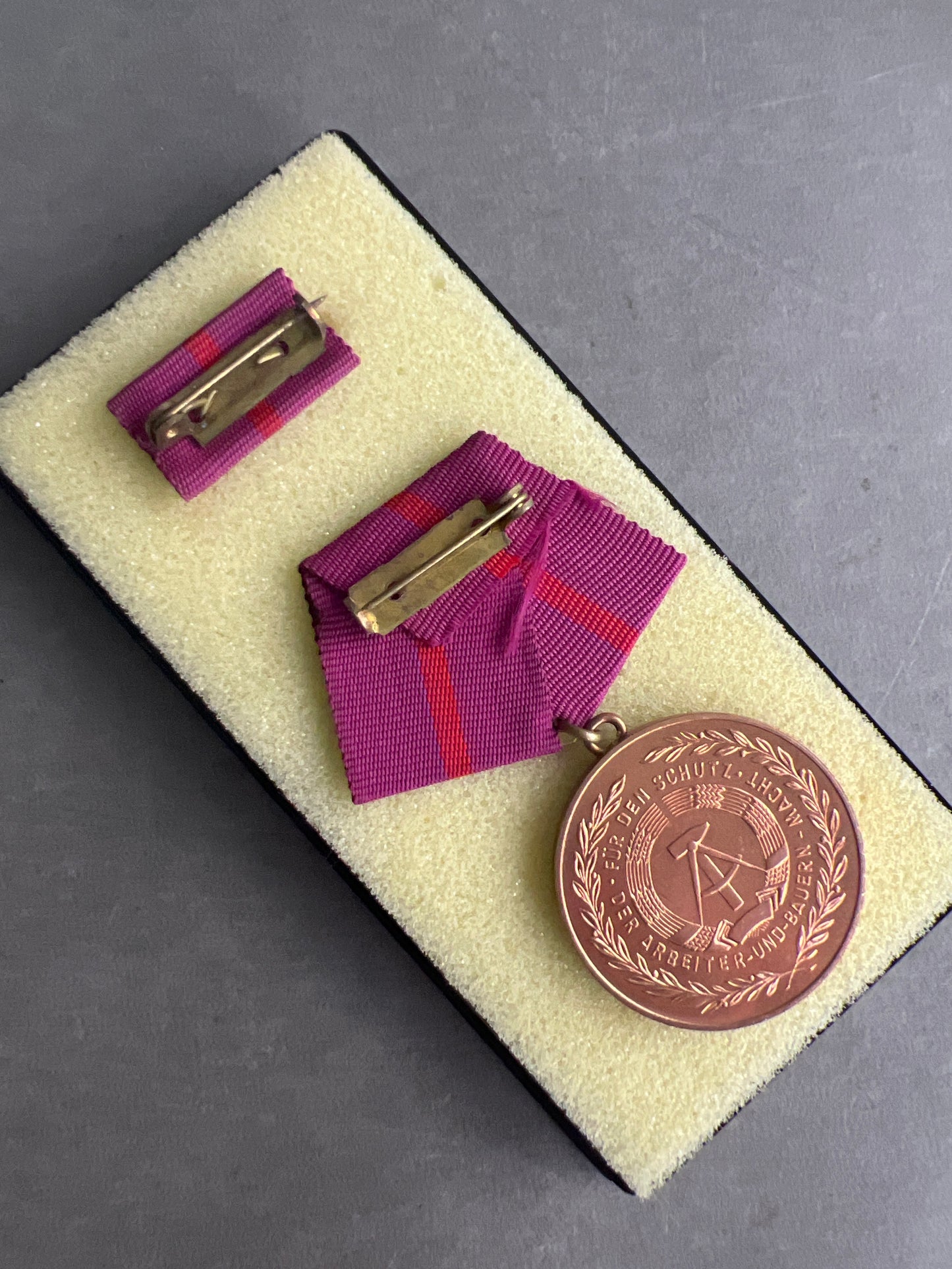 Østtysk DDR Medalje i Æske. Original.