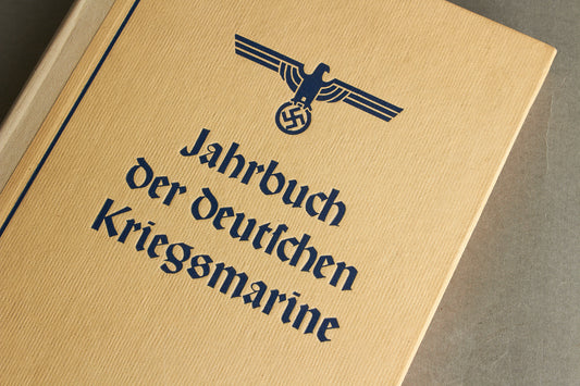 WW2 Tysk Kriegsmarine "Jahrbuch der deutschen Kriegsmarine" Bog. Original.