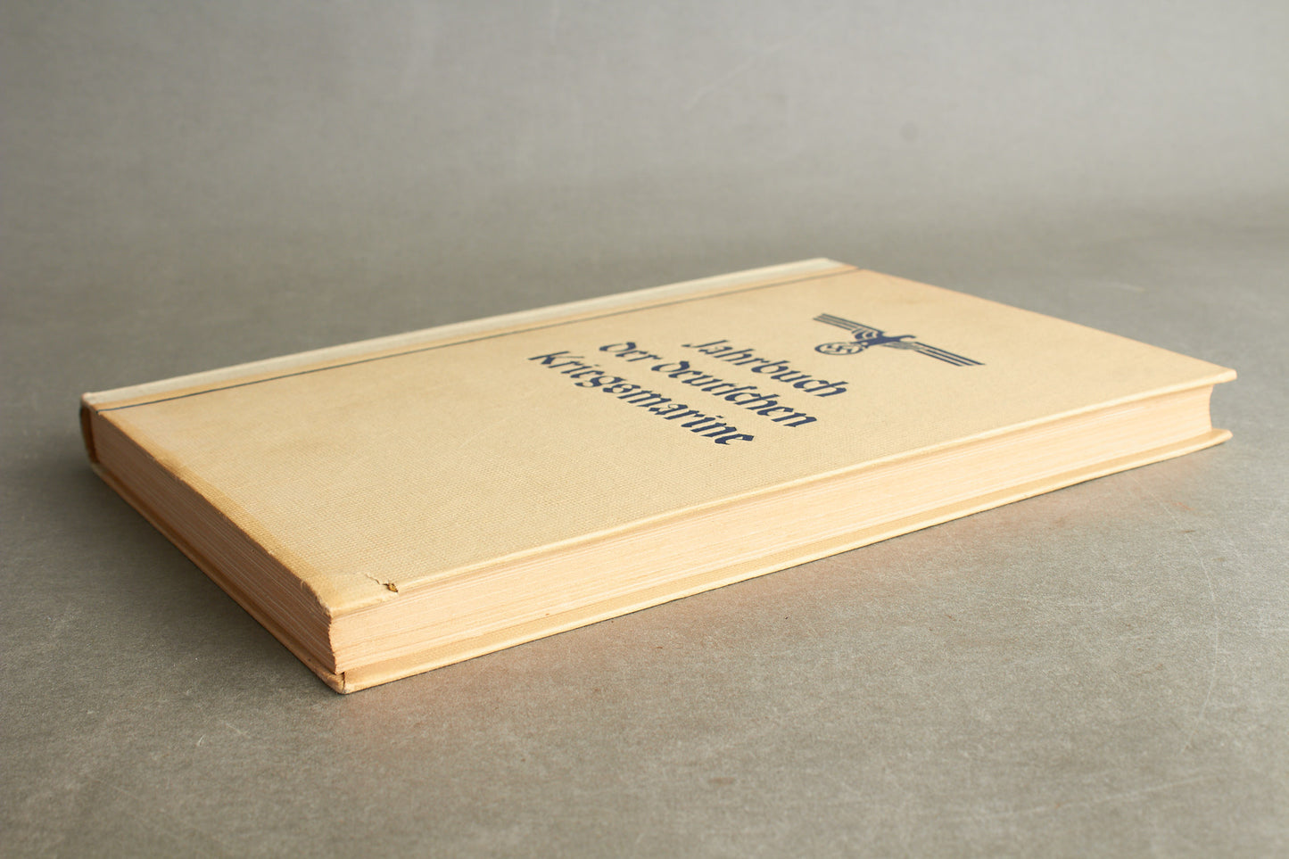 WW2 Tysk Kriegsmarine "Jahrbuch der deutschen Kriegsmarine" Bog. Original.