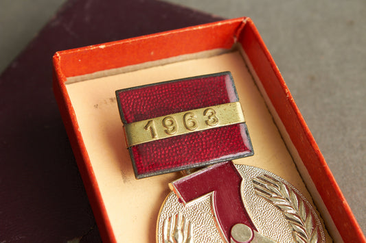 Østtysk DDR Medalje i æske. Original.