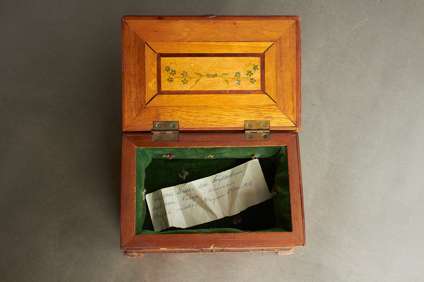 WW1 Hollandsk Minde Smykkeskrin for Krigen 1914-1918. Flot håndarbejde. Original.