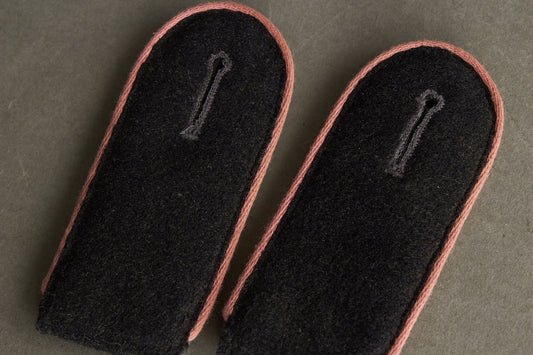 WW2 Tysk Wehrmacht Panzer Skulderstropper. Efterkrigs.