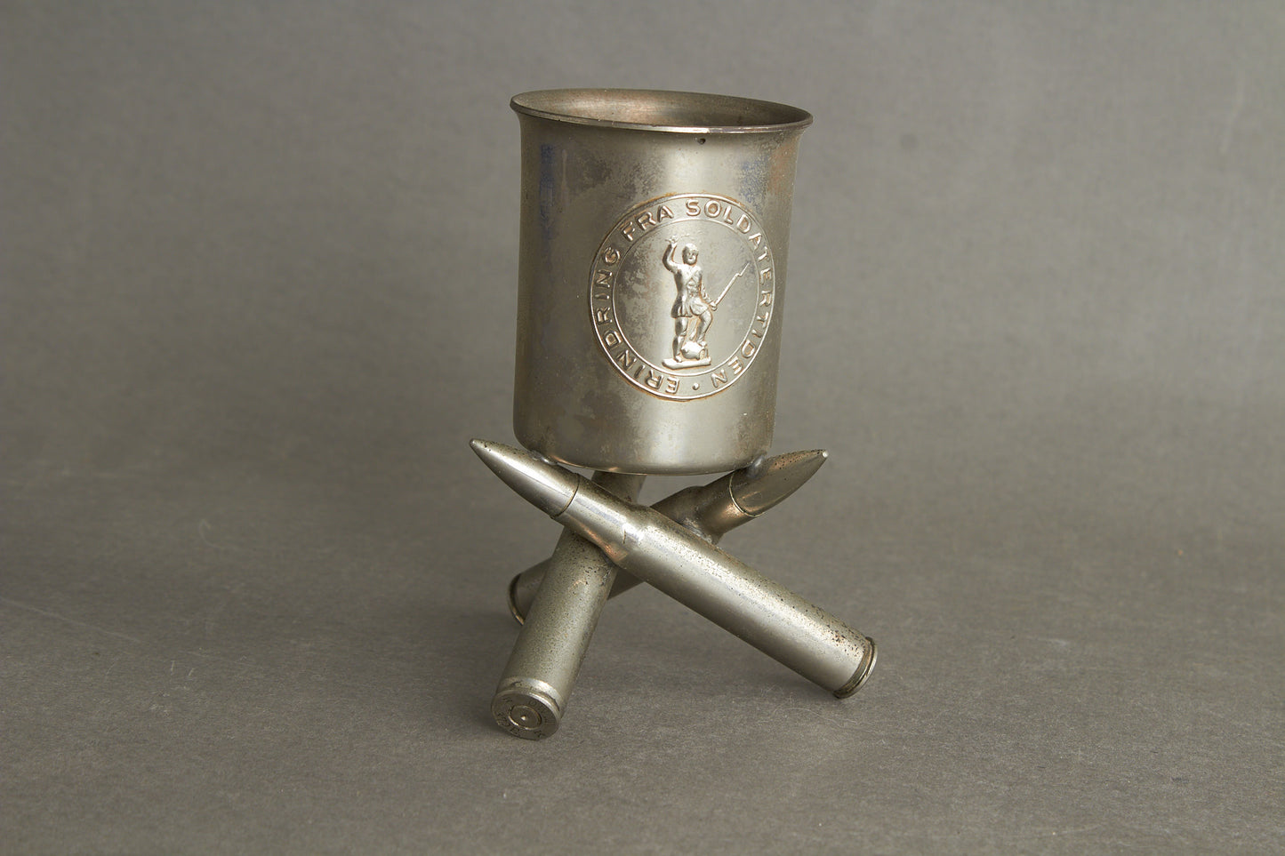 WW2 Dansk Militær Bæger med Landsoldaten. Original.