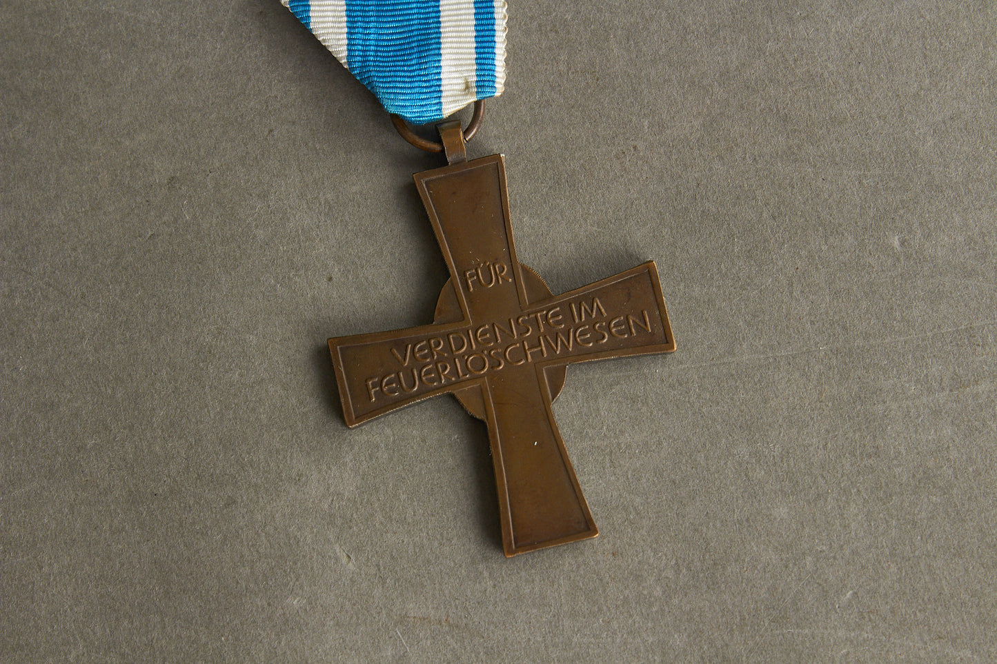 Vesttysk Bayersk "Bayerisches Feuerwehr-Ehrenkreuz" i Bronze Medalje. Original.