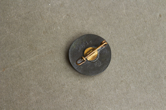 WW2 Tysk NSDAP M1/14 Medlemsmærke i Zink. Falmet i farven. Original.