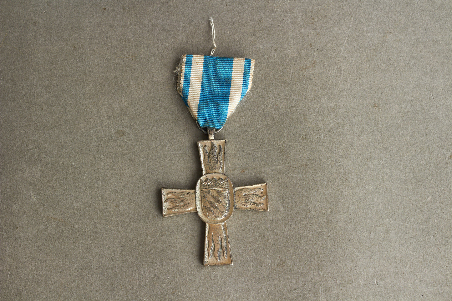 Vesttysk Bayersk "Bayerisches Feuerwehr-Ehrenkreuz" i Sølv Medalje. Original.