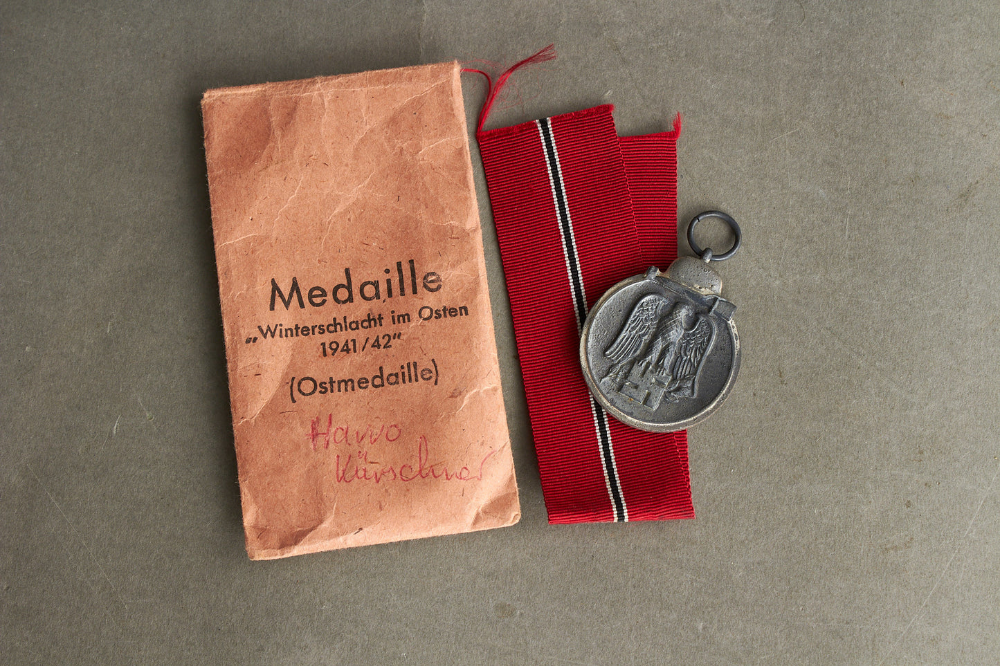 WW2 Tysk Østfront Medalje m. fremstiller og i pose. Original.