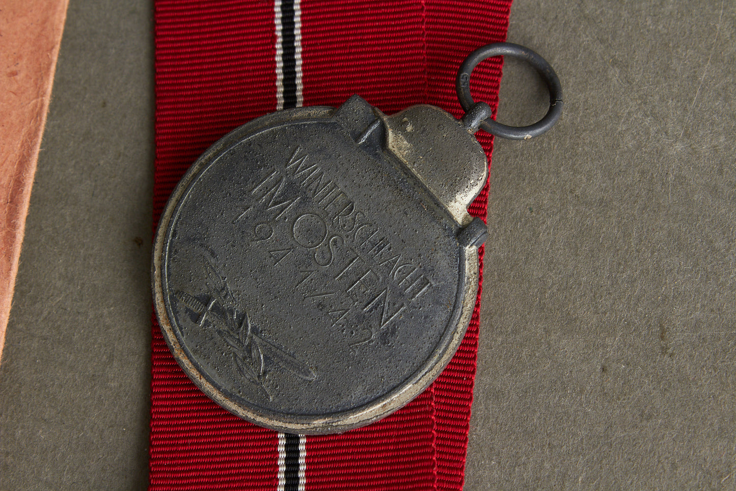 WW2 Tysk Østfront Medalje m. fremstiller og i pose. Original.