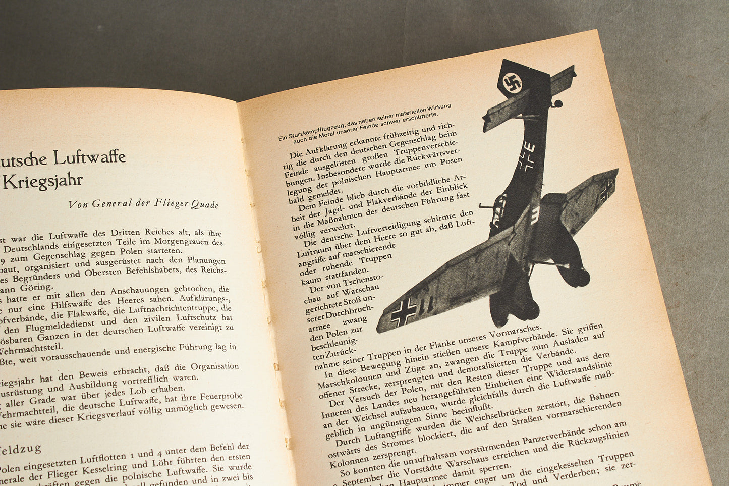 WW2 Tysk "Die Wehrmacht" Bog. Original.