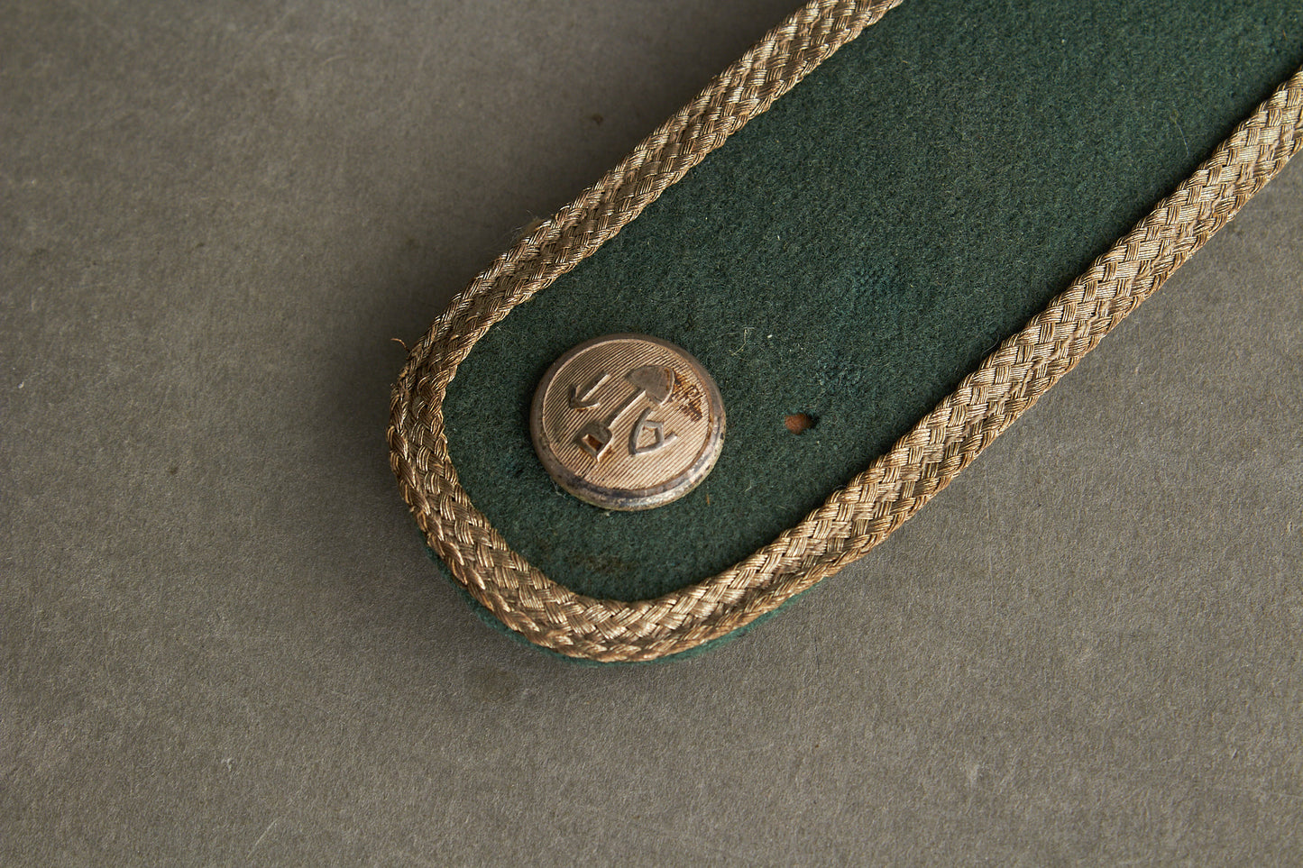 WW2 Norsk Nazistisk "AT" (ArbeidsTjeneste) Skulderstrop. Sjælden. Original.