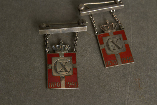 WW2 Danske Georg Jensen Kongemærker i ægte sølv. Original.