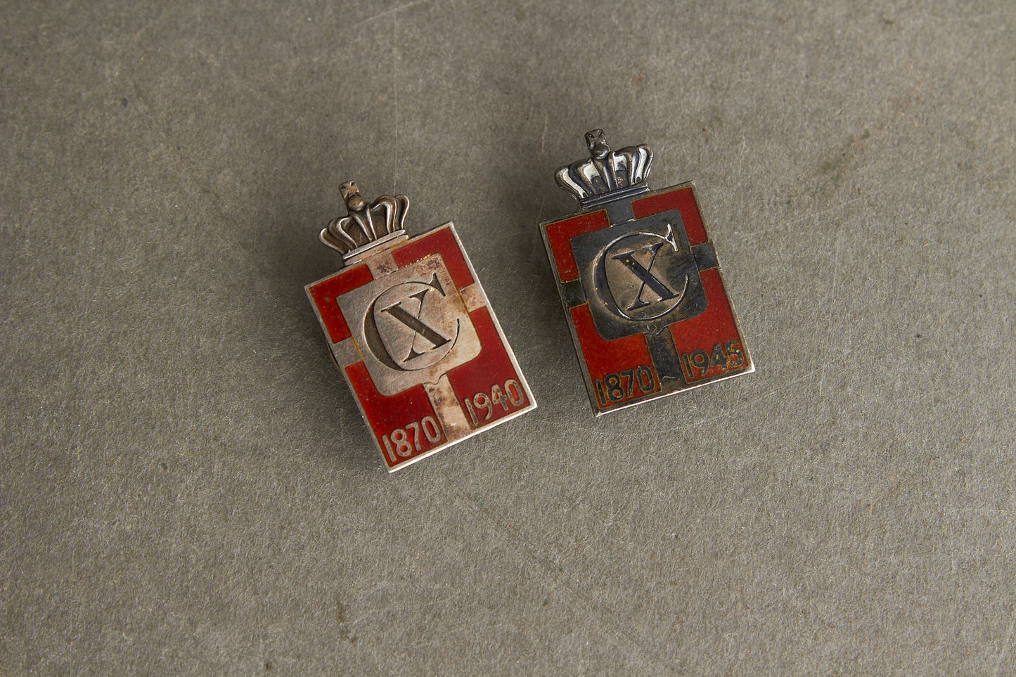WW2 Danske Georg Jensen Kongemærker i ægte sølv. Original.