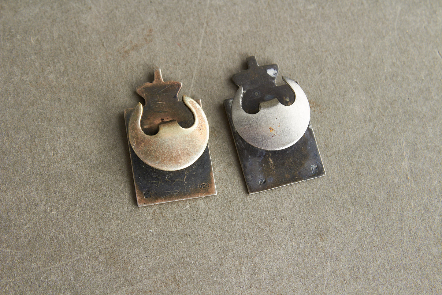 WW2 Danske Georg Jensen Kongemærker i ægte sølv. Original.