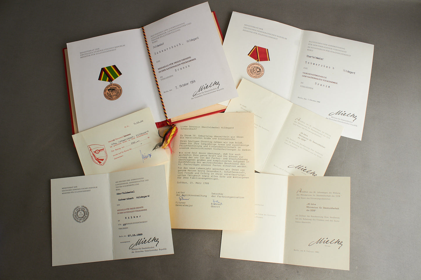 Østtysk DDR Urkunde Lot. Flere gode. Original.