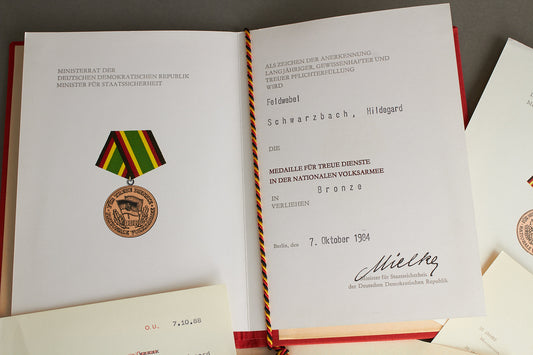 Østtysk DDR Urkunde Lot. Flere gode. Original.