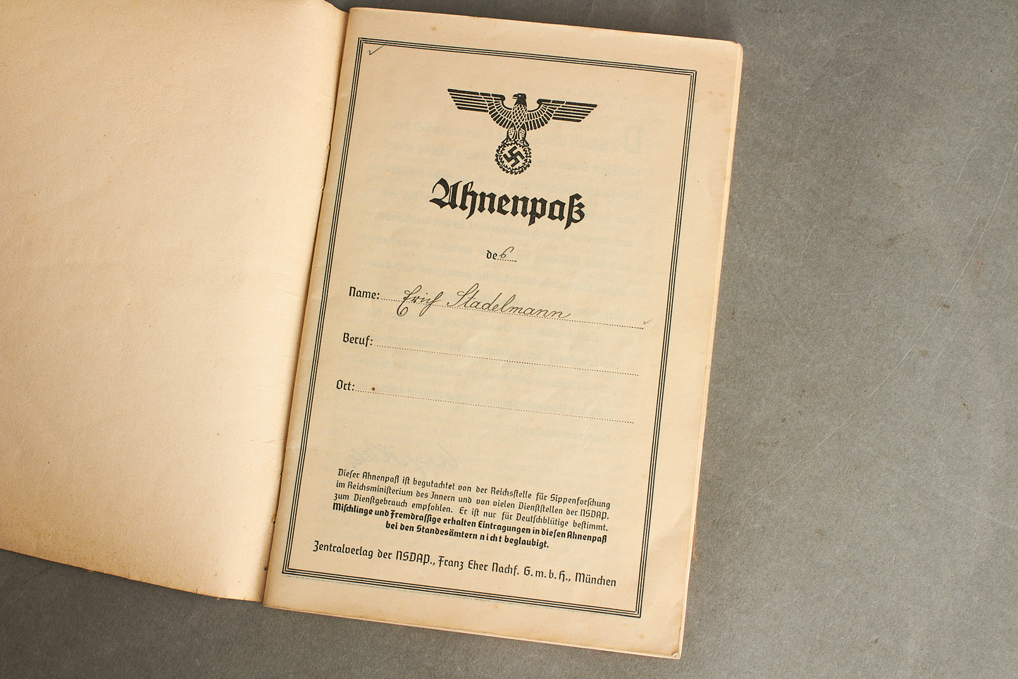 WW2 Tysk NSDAP "Ahnenpass" (Stamtavle pas). Original