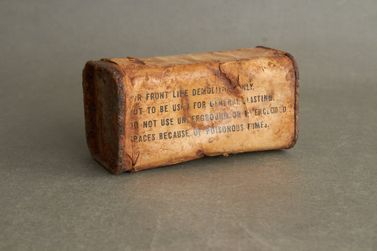 WW2 Amerikansk TNT beholder. Tom og ufarlig, kan ejes af alle. Ses ikke tit. Original.