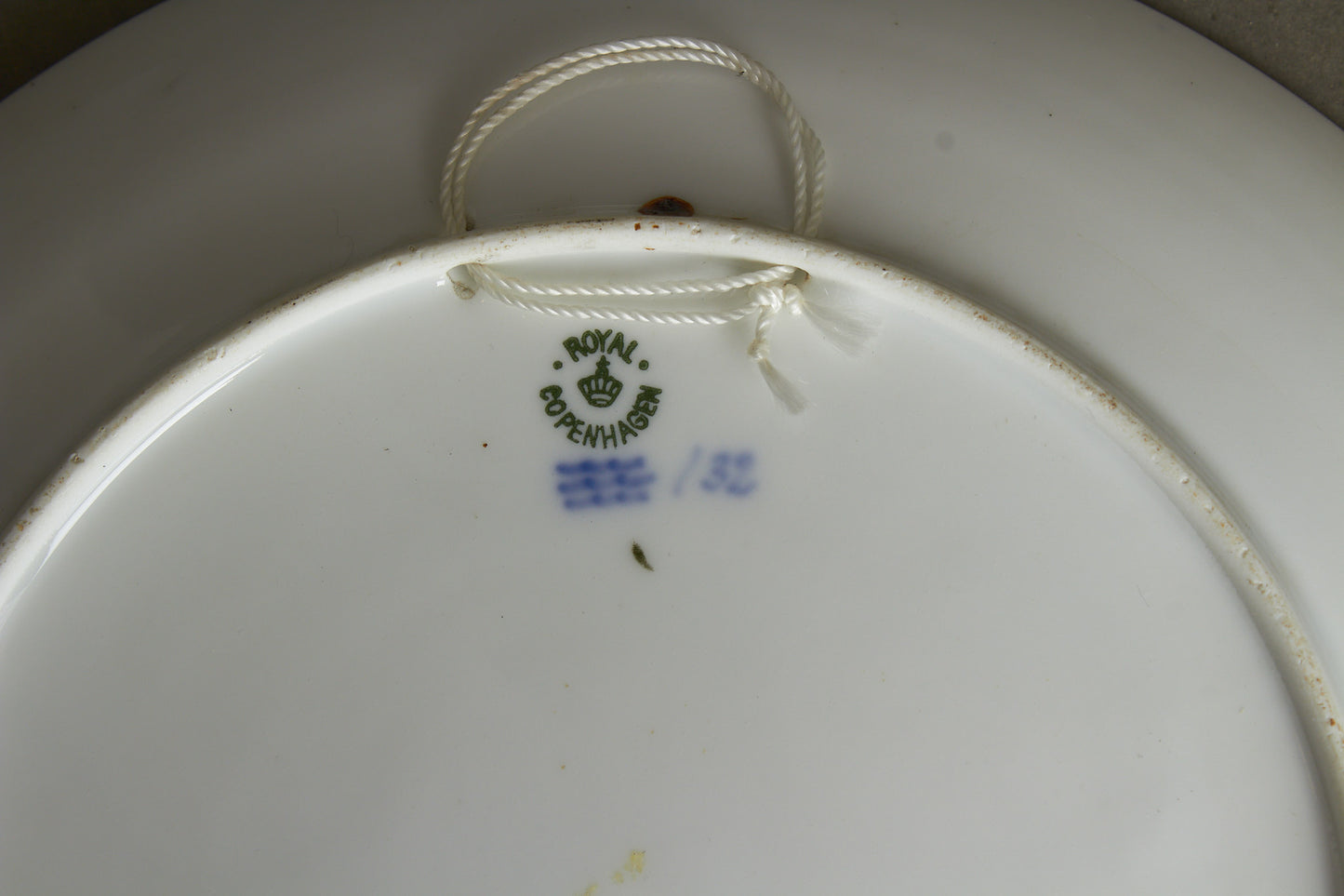 Dansk Royal Copenhagen Platte (Spisetallerken størrelse) fra Genforeningen i 1920. Ses ikke tit. Original.