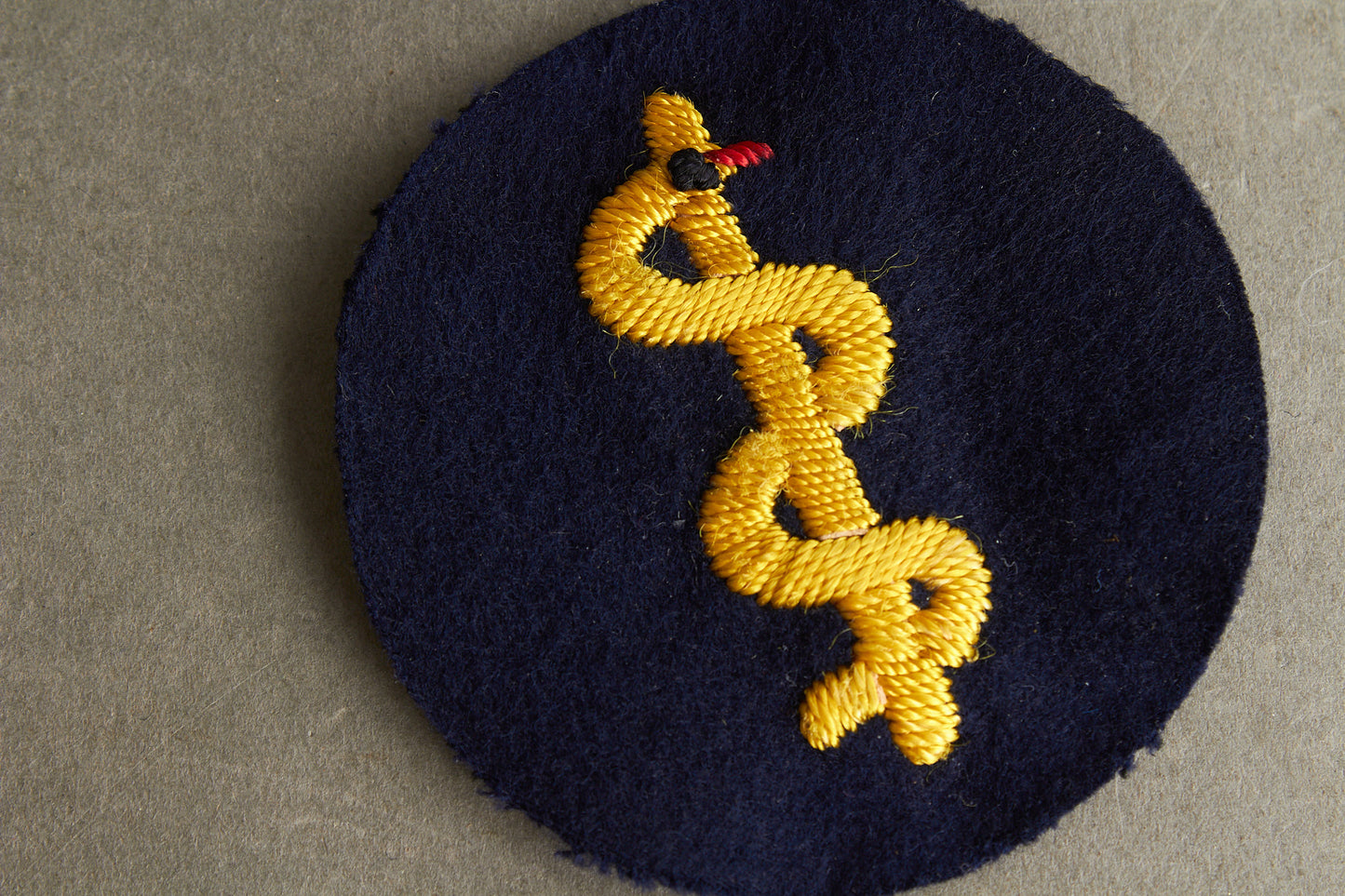 WW2 Tysk Kriegsmarine "Sanitäter" Specialist Ærmemærke. "Luxus ausführung". Original.