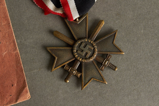 WW2 Tysk Kriegsverdienstkreuz 2. Klasse m. sværd i pose. Original.