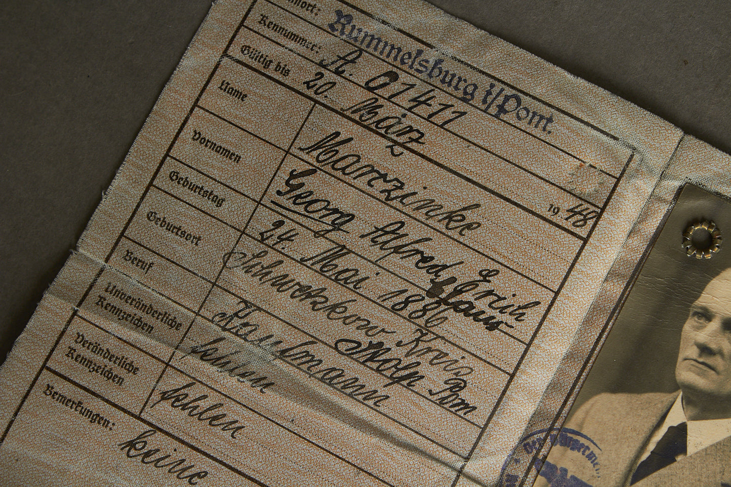 WW2 Tysk "Kennkarte". Pænt udfyldt. Original.