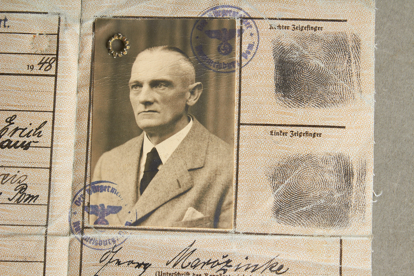 WW2 Tysk "Kennkarte". Pænt udfyldt. Original.