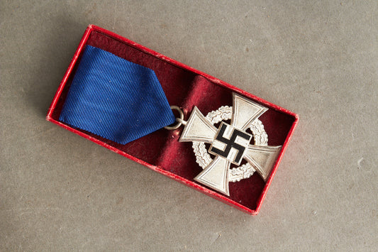 WW2 Tysk Treudienst 25 år Medalje. Toppen af æsken mangler. Original.